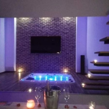 Magnifique Loft Avec Jacuzzi Et Sauna Privatif Ferriere-la-Grande Екстериор снимка